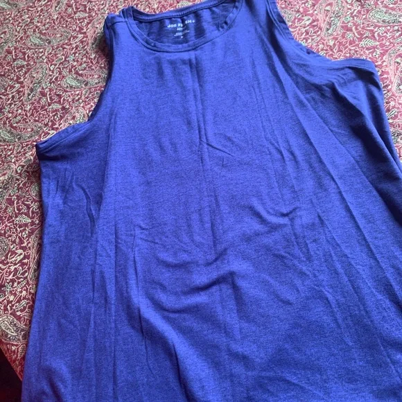 Tank tops - Picture 7 of 11